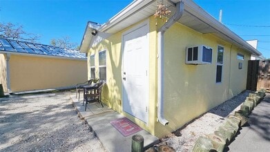 Building Photo - 870 S McCall Rd