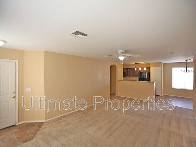 Foto del edificio - 23730 W Bowker St