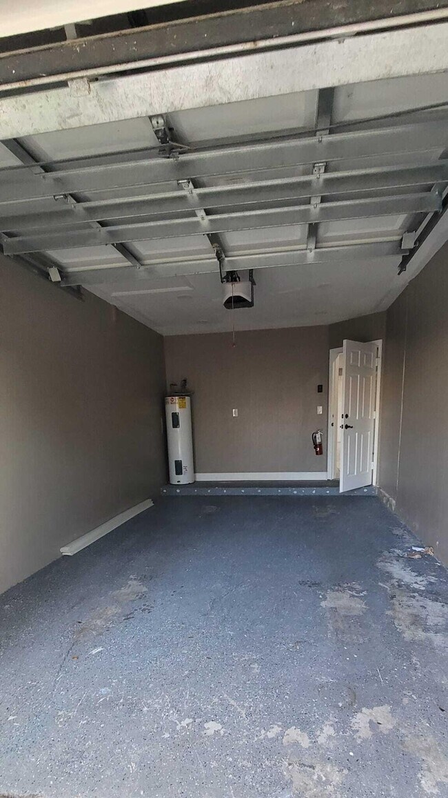 Foto del edificio - 9498 S Military Trl