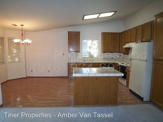 Building Photo - 3 br, 2 bath House - 1000 Mayflower Court