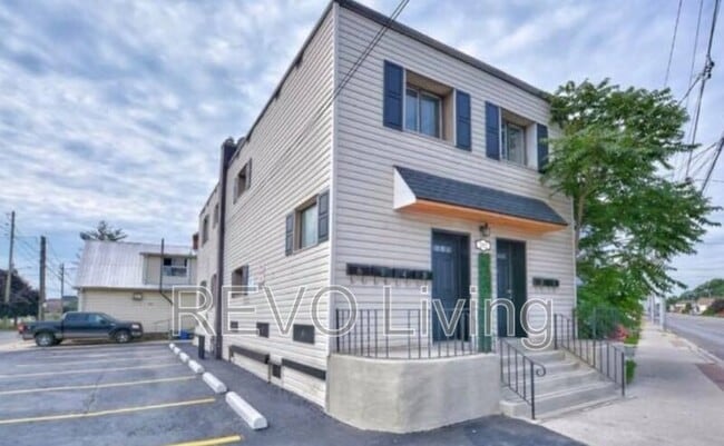 Building Photo - 292 Welland Ave
