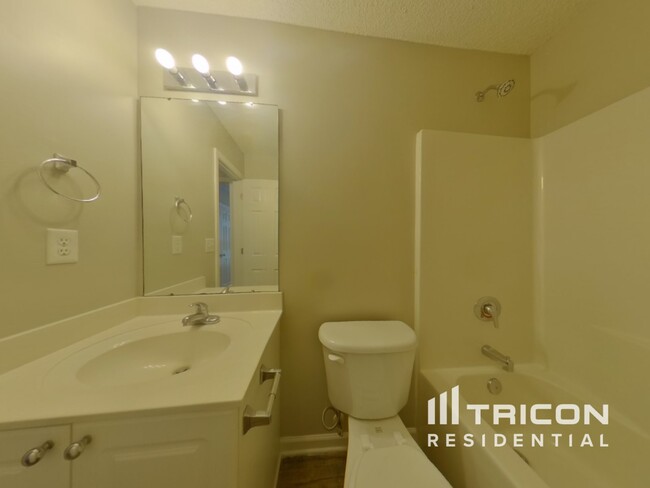 Building Photo - 3052 Westwinds Ct