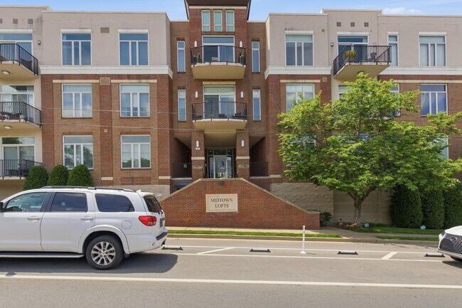 Building Photo - 205 31st Ave N
