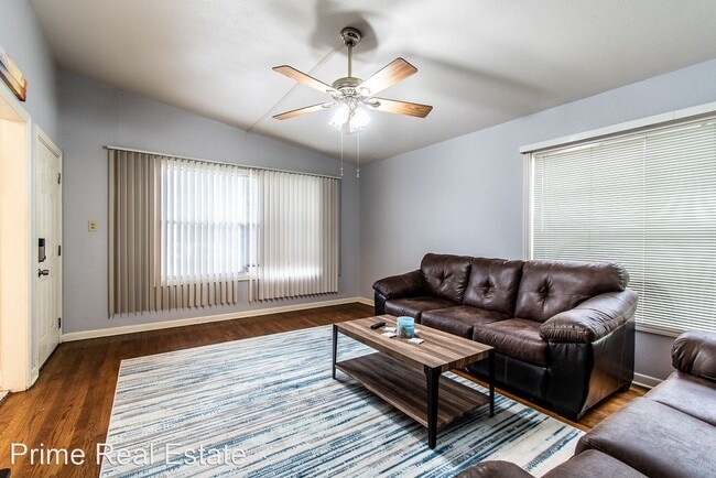 Building Photo - 4 br, 2.5 bath House - 5841 Rio Vista