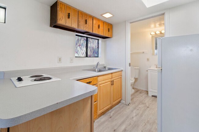 Foto del edificio - Charming Studio Unit - Near U of A Main Campus!