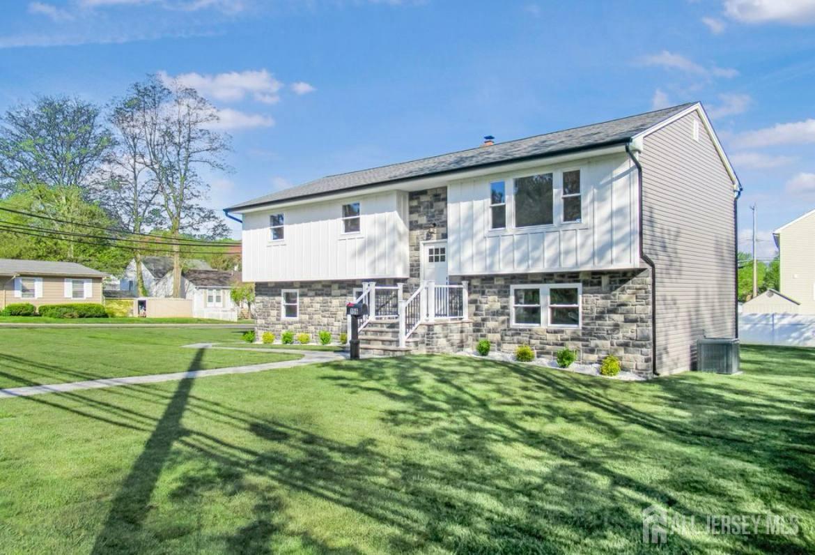 Primary Photo - 156 Cliffwood Ave W