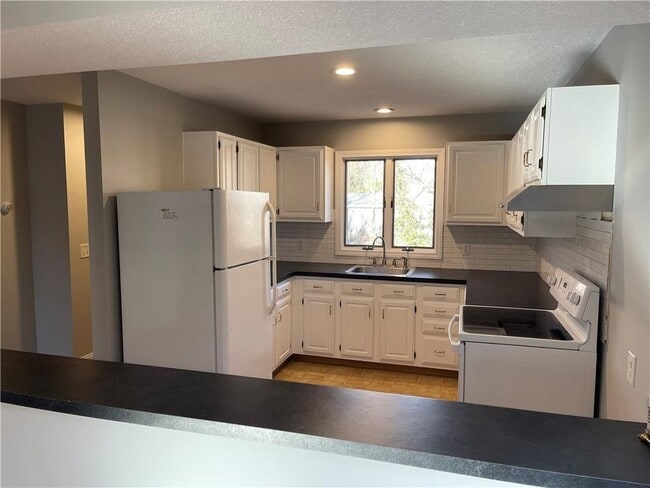 Building Photo - 12 Beacon St