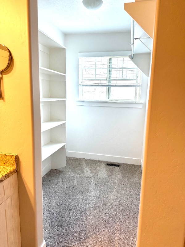 Building Photo - 822 S Aspen Wy