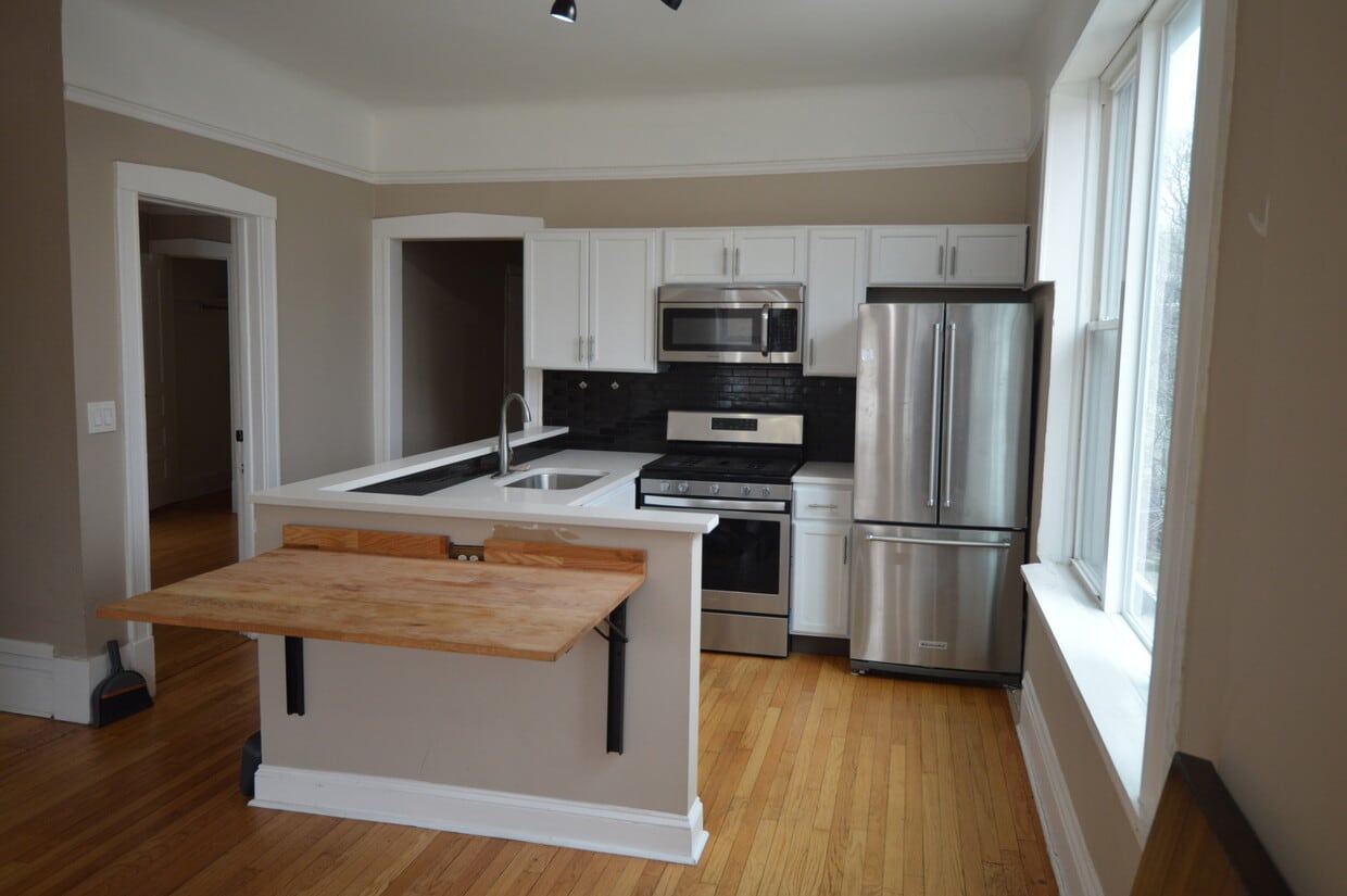 Foto principal - 2934 W Diversey Ave