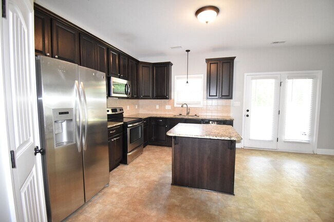 Foto del edificio - Coming Soon! 3 Bedroom and 2.5 Bath Home (No Pets)