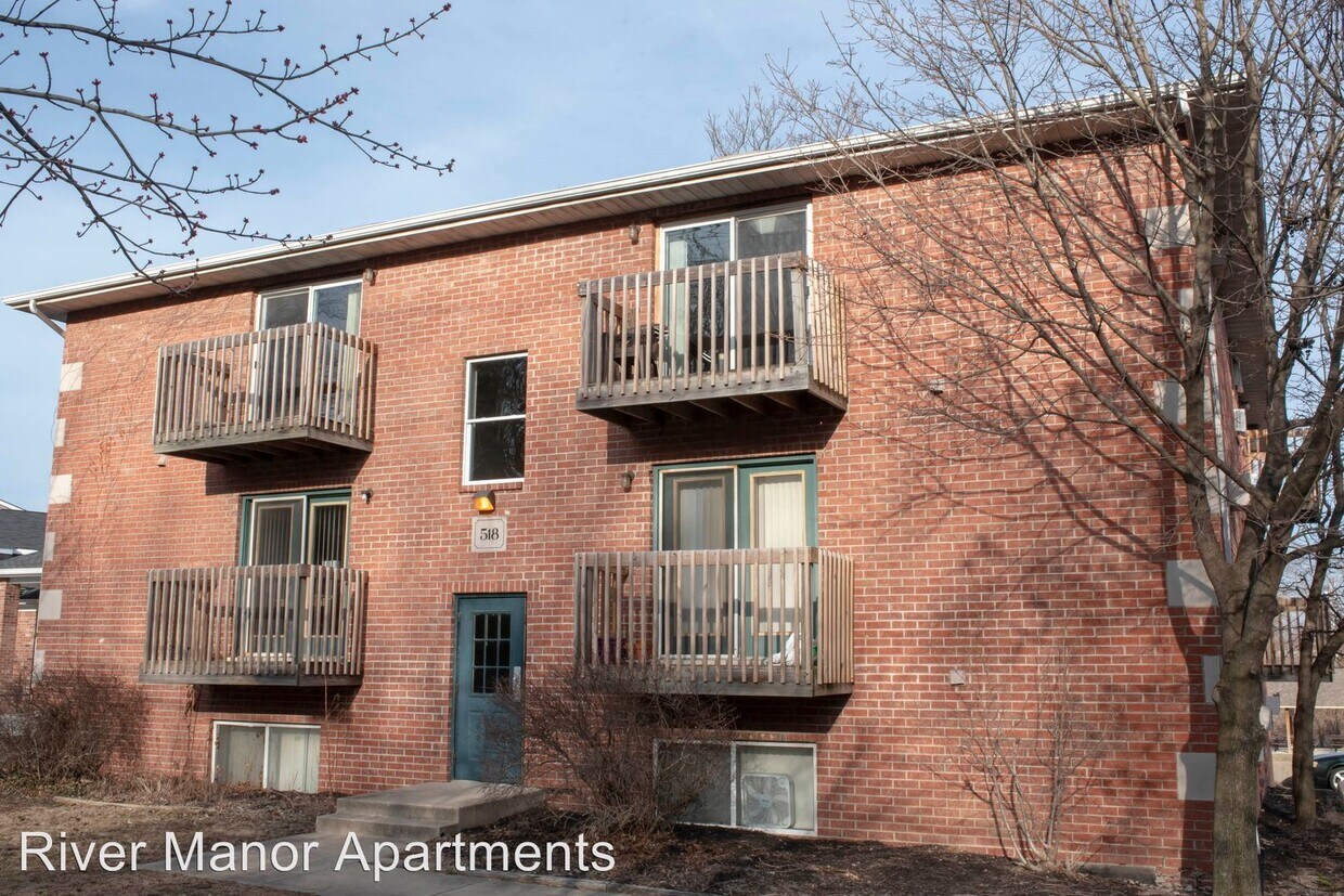 Primary Photo - 518 N River Rd