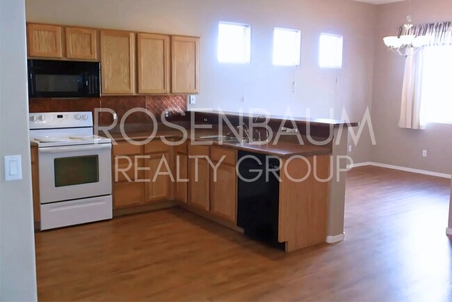 Foto del edificio - Beautiful 3-bedrooms, 2-baths home tucked ...