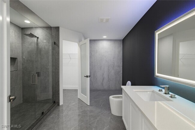 Building Photo - 4000 NE 9th Ave