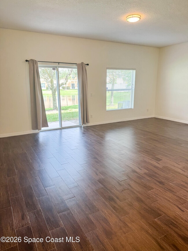 Foto del edificio - 2500 Revolution St