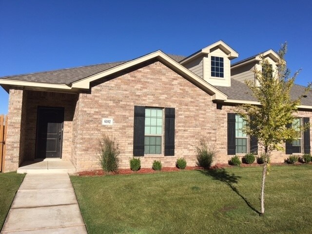 Foto principal - 6100 Nancy Ellen St