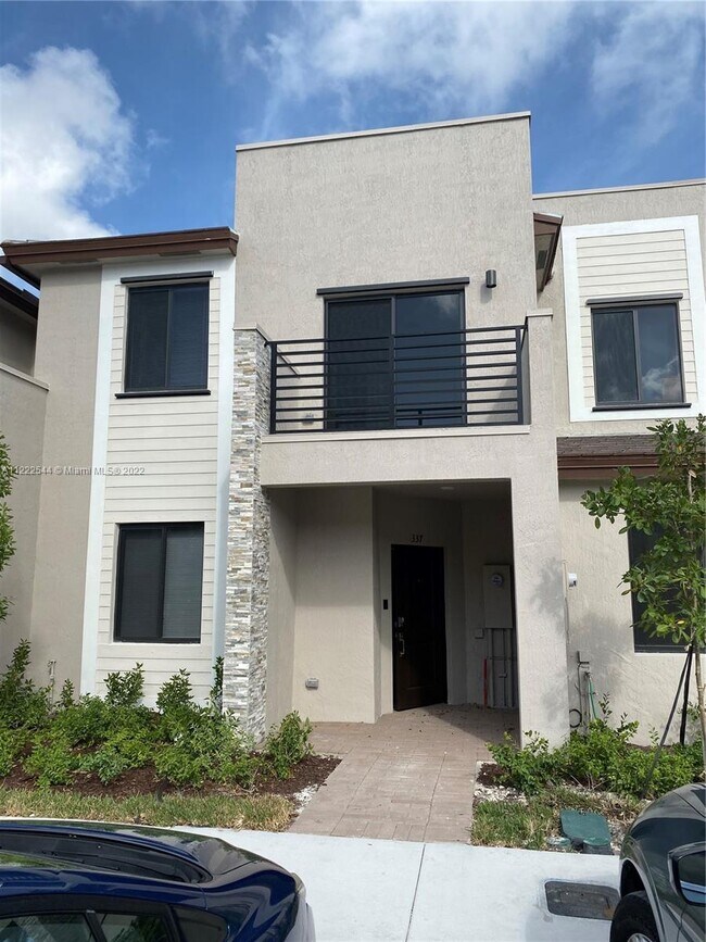 Foto del edificio - 337 NE 208th Terrace
