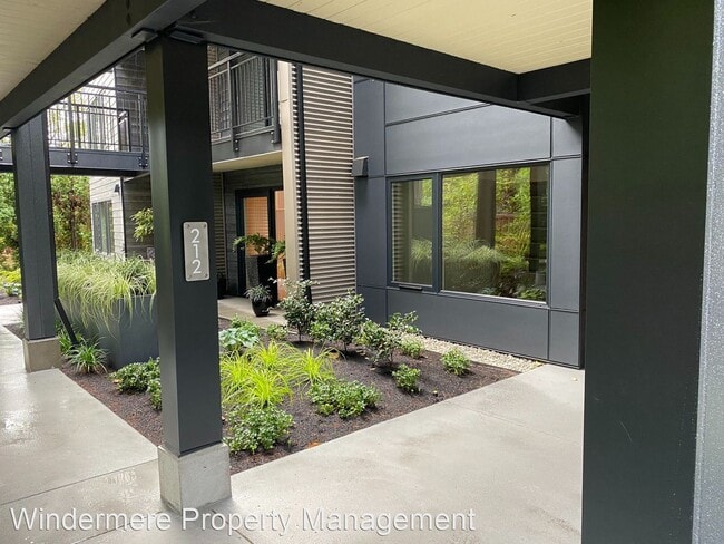 Building Photo - 400 Harborview Dr SE