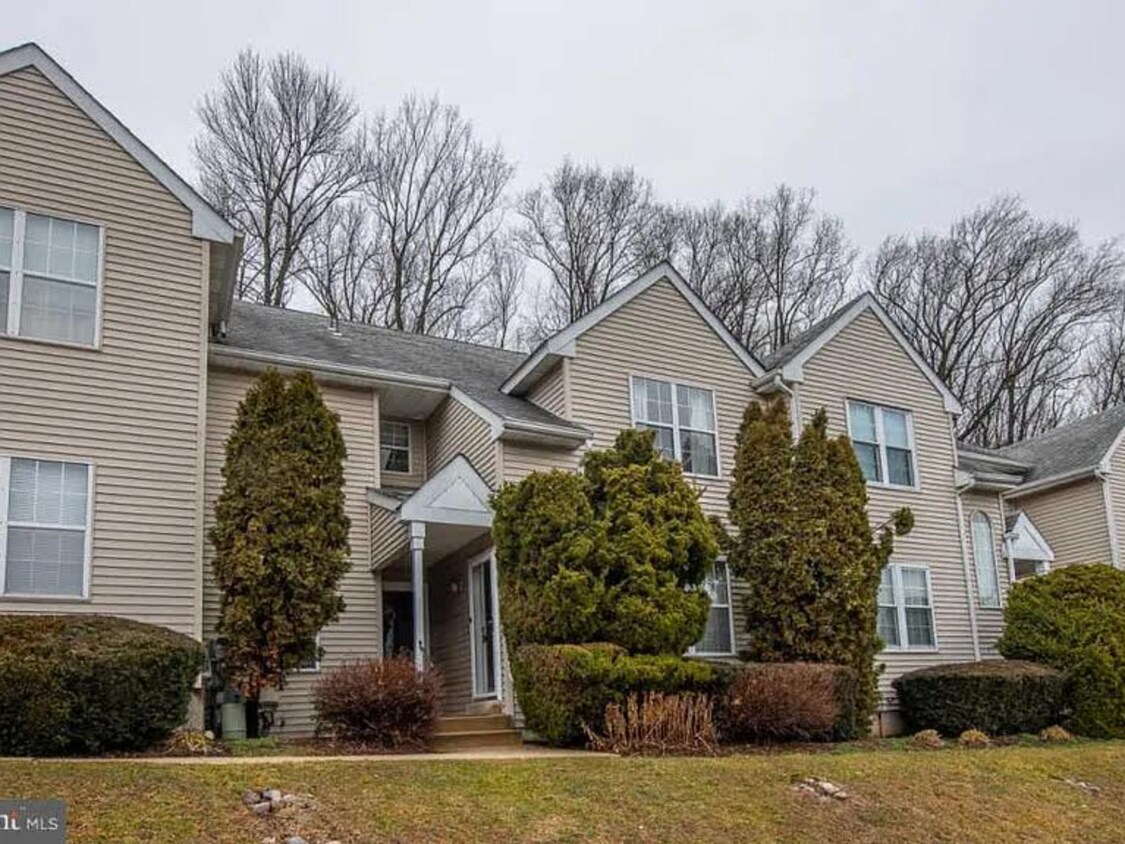 Foto principal - 329 Cashel Ct