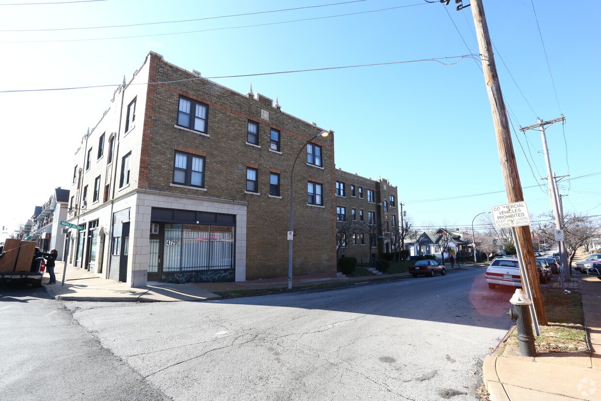 Building Photo - Florinda Court 3