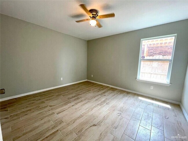 Foto del edificio - 5 W Primrose Ave