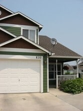 Building Photo - 802 Waterglen Dr