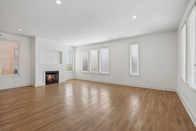 Building Photo - 110 Oceola Ave