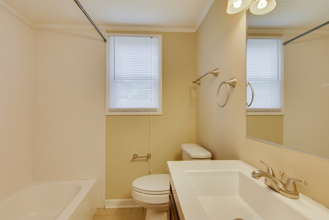 Building Photo - Spacious Three Bedroom w/Oversize Backyard