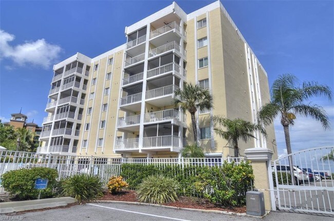 2875 Palm Beach Blvd, Fort Myers, FL 33916 Condo for