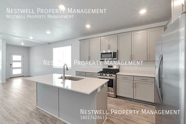 Foto del edificio - Amazing 4-bed Townhome in Saratoga Springs