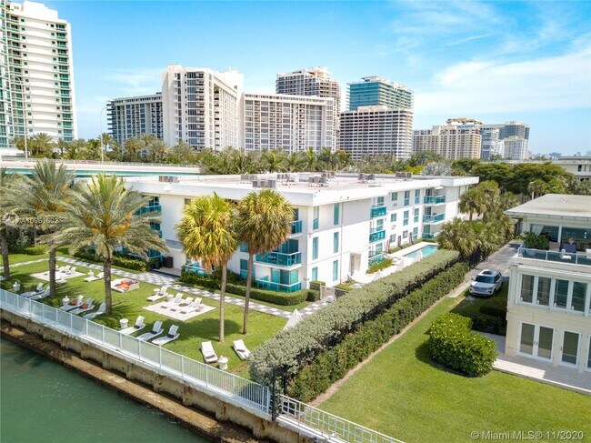 Building Photo - 290 Bal Bay Dr