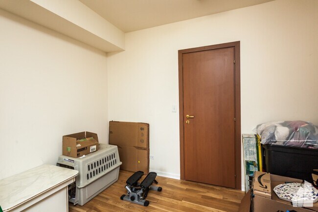 Building Photo - 3105 W Lawrence Ave