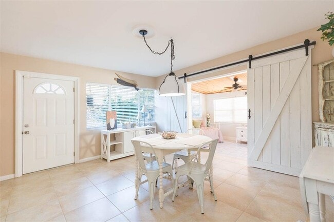 Building Photo - 4206 W Wisconsin Ave