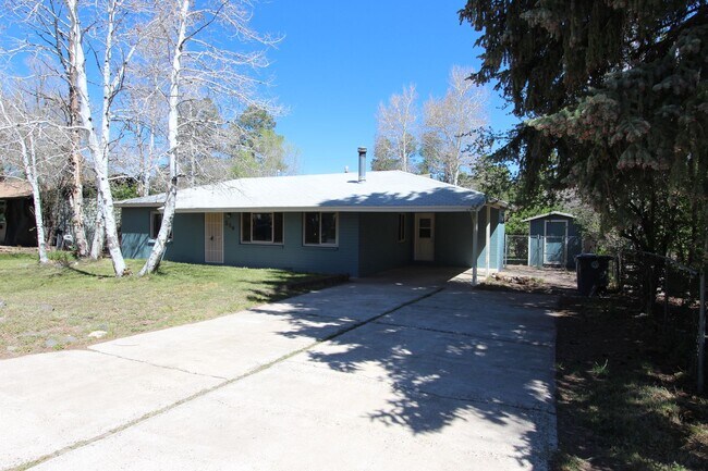 Foto del edificio - AVAILABLE NOW! Charming Single-Story Home ...