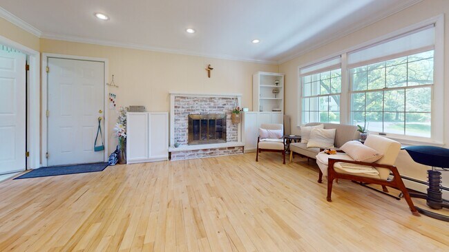 Foto del edificio - 118 Simsbury Dr