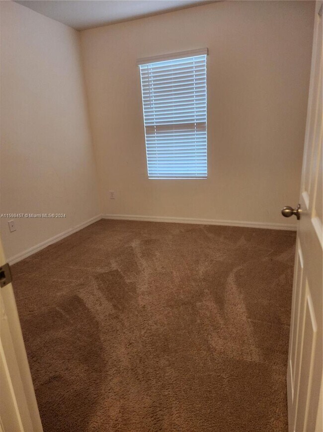 Building Photo - 7633 W Lenox Cir
