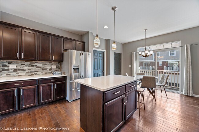 Building Photo - 2525 Dunraven Ave
