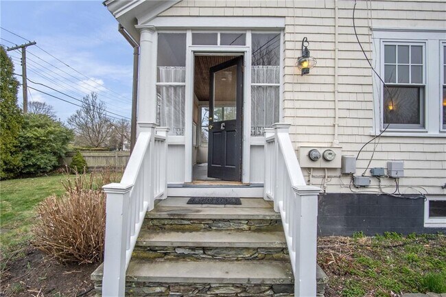 Building Photo - 446 Paradise Ave