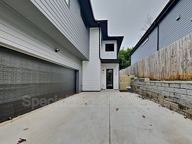Building Photo - 36 Walthall St NE