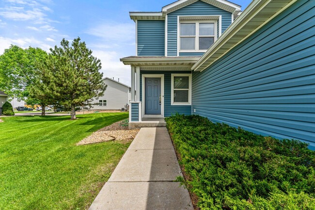 Foto del edificio - End-unit townhome in Cherry Creek School D...