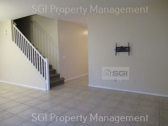 Building Photo - 4 BEDROOM NORTH PHOENIX HOME!