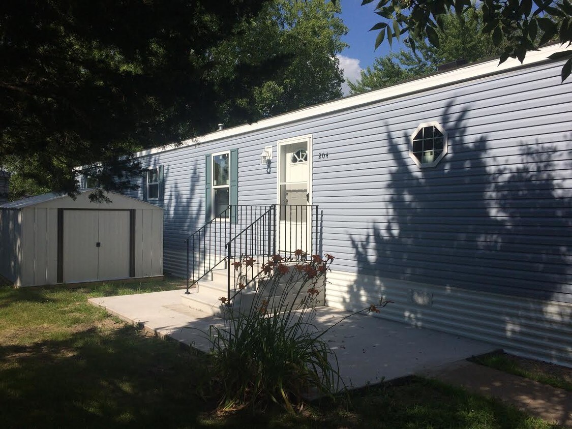 Primary Photo - 204 Biscayne Ln