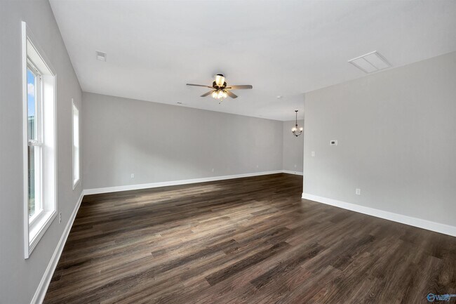 Foto del edificio - 1711 Golf Club Ln NW