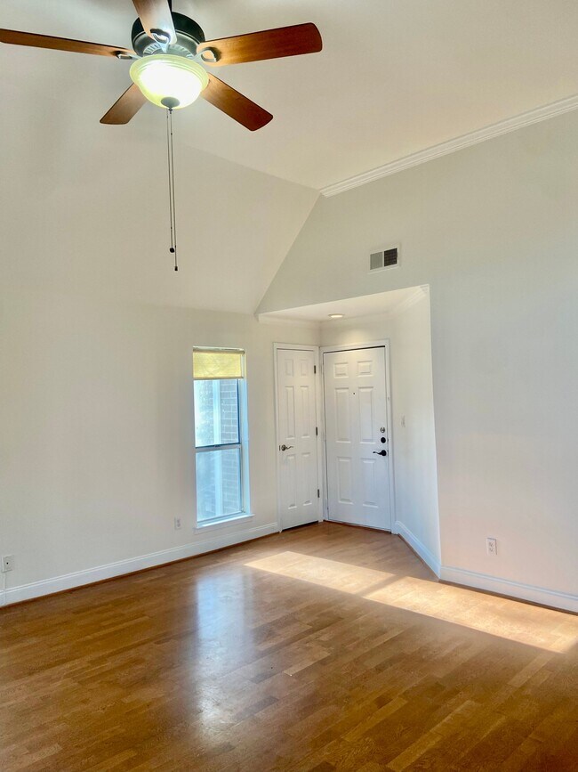 Foto del edificio - 2512 Cranbrook Ln