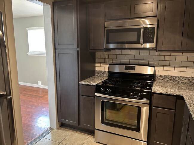 Photo - 125 NW 25th St House