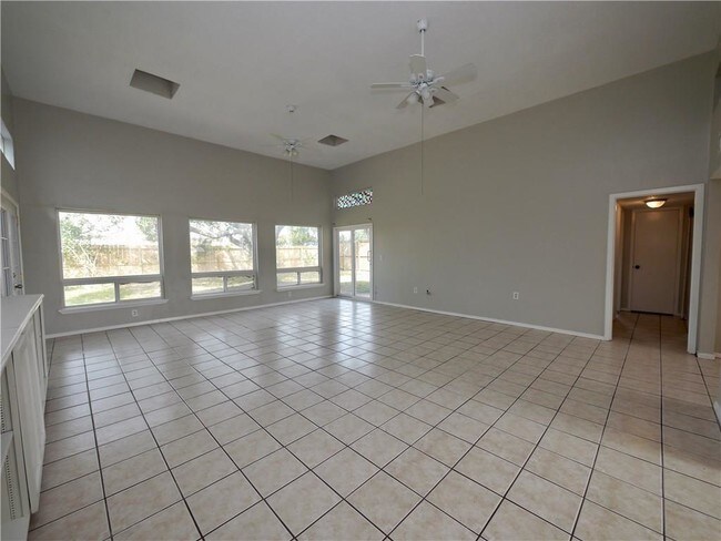 Foto del edificio - 14313 Goldfish St