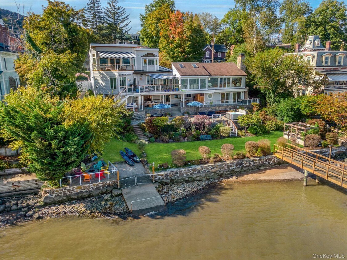 Primary Photo - 137 Piermont Ave