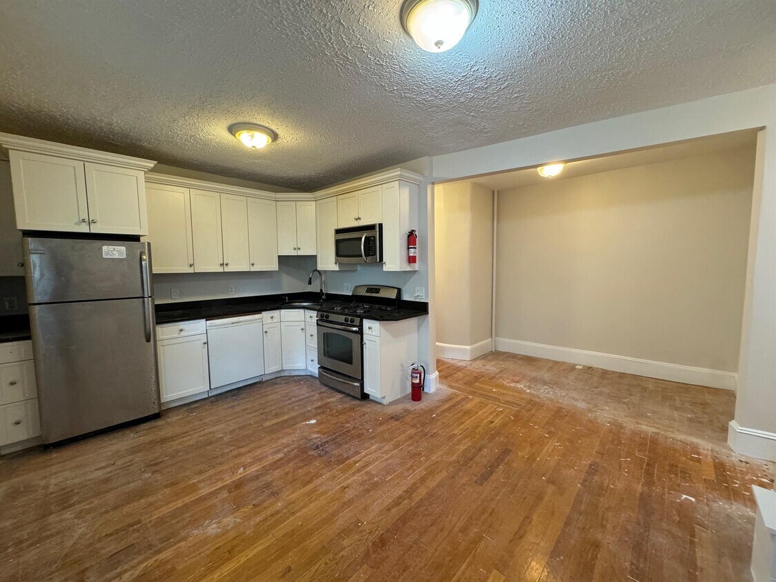 Primary Photo - 23 Lowell St