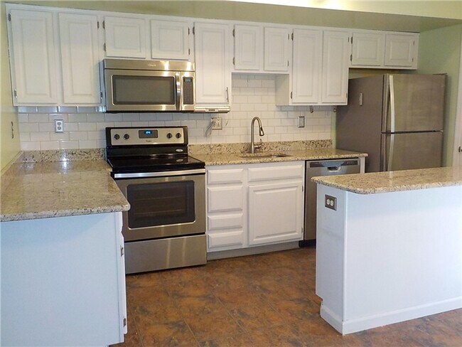 Foto del edificio - 123 Creekside Ct