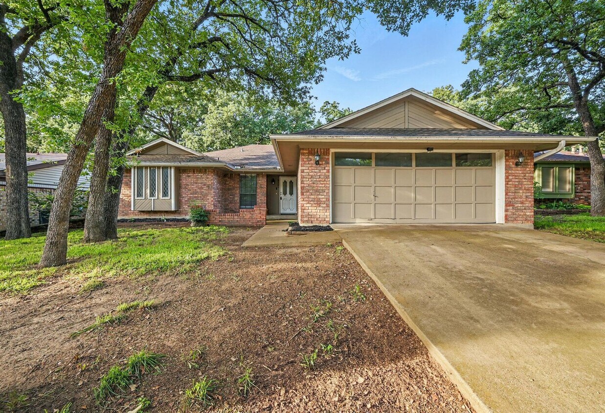 Primary Photo - Charming Updated Home Near DFW Airport | 3...