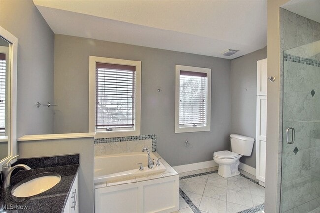 Building Photo - 2239 City View Dr